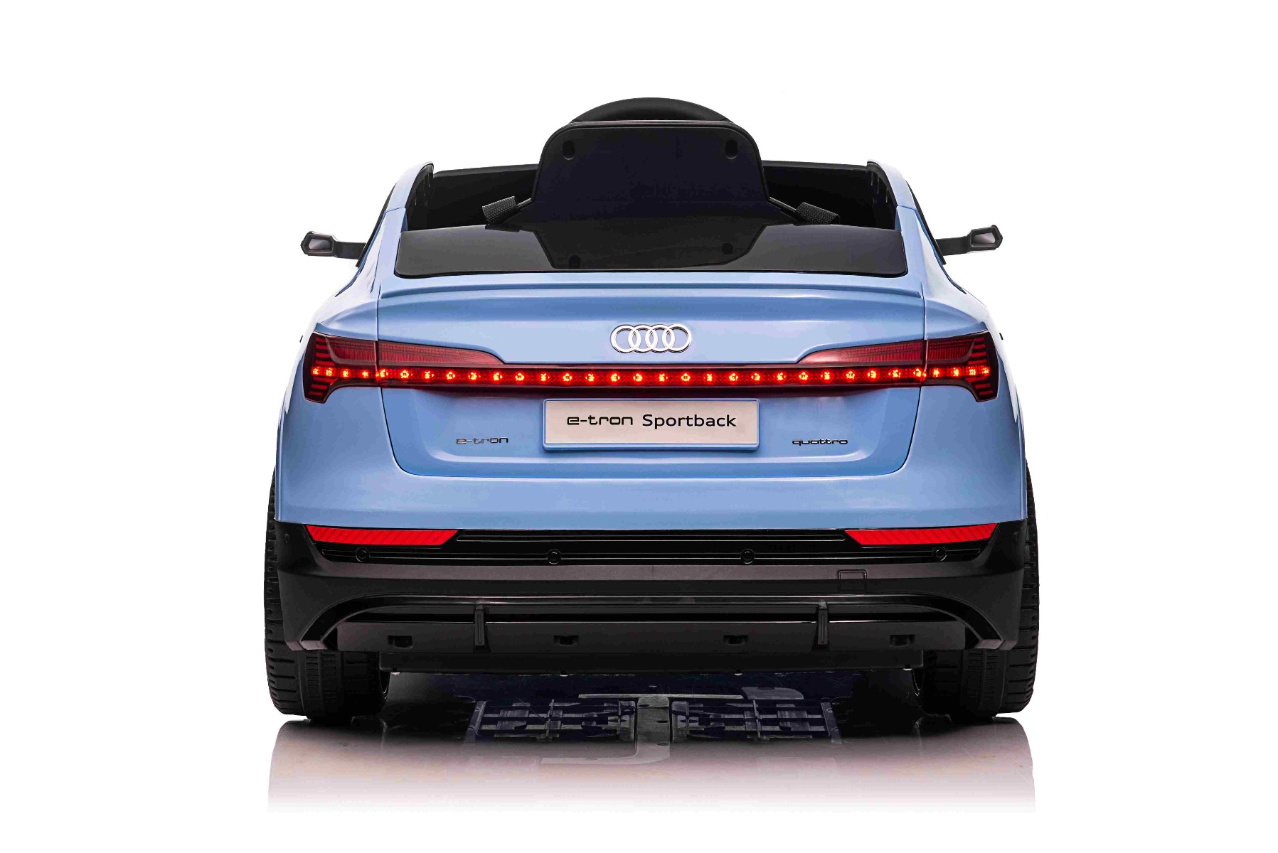 Maşinuţa electrica copii Audi E-tron Sportback 12V, albastru, scaun lat cu un singur loc și centură de siguranță cu prindere în trei puncte, telecomandă 2.4 GHz, intrare USB/AUX, suspensie, baterie litiu, lumini LED, motor 2 x 25W, licență ORIGINALĂ - imagine 5