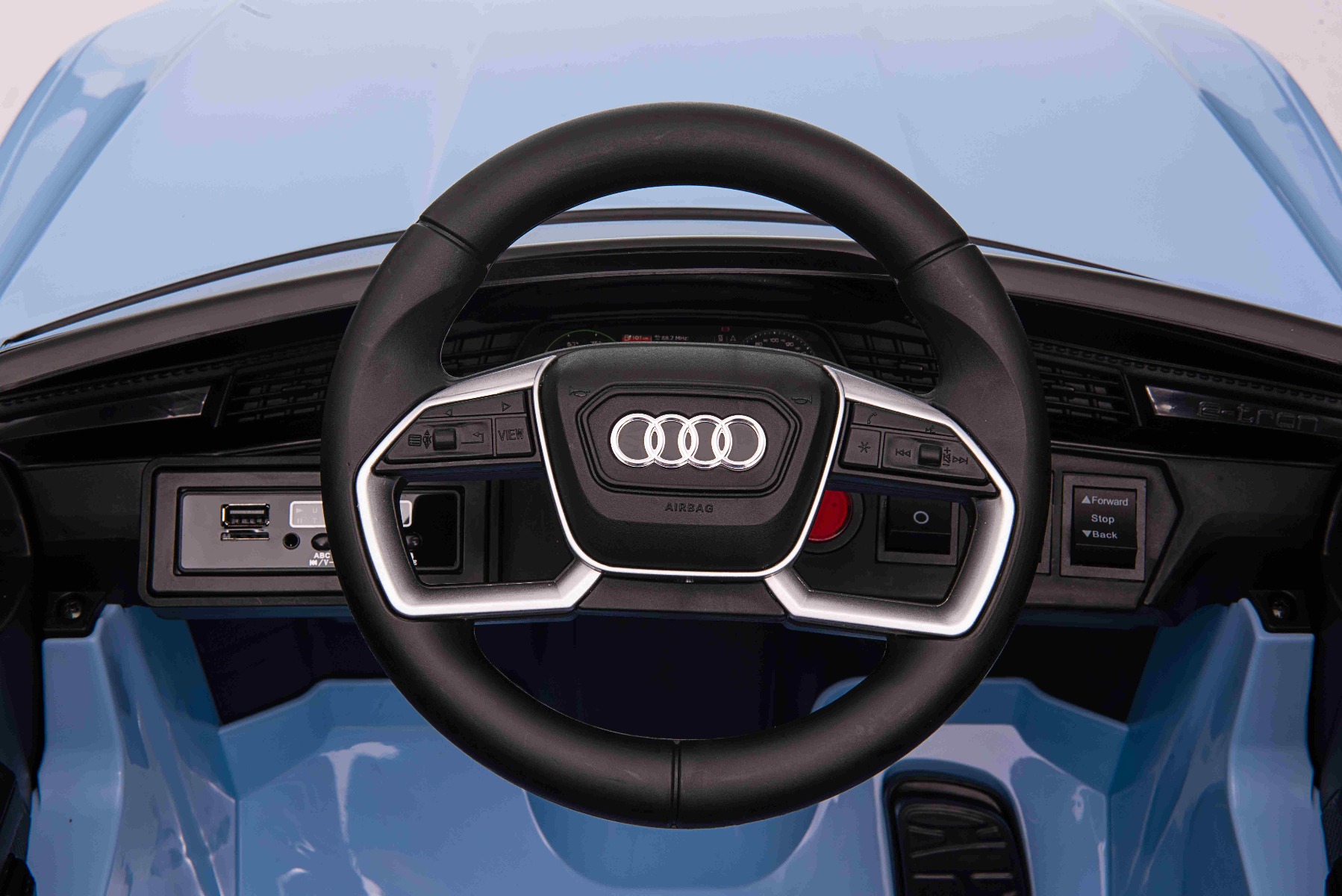 Maşinuţa electrica copii Audi E-tron Sportback 12V, albastru, scaun lat cu un singur loc și centură de siguranță cu prindere în trei puncte, telecomandă 2.4 GHz, intrare USB/AUX, suspensie, baterie litiu, lumini LED, motor 2 x 25W, licență ORIGINALĂ - imagine 12