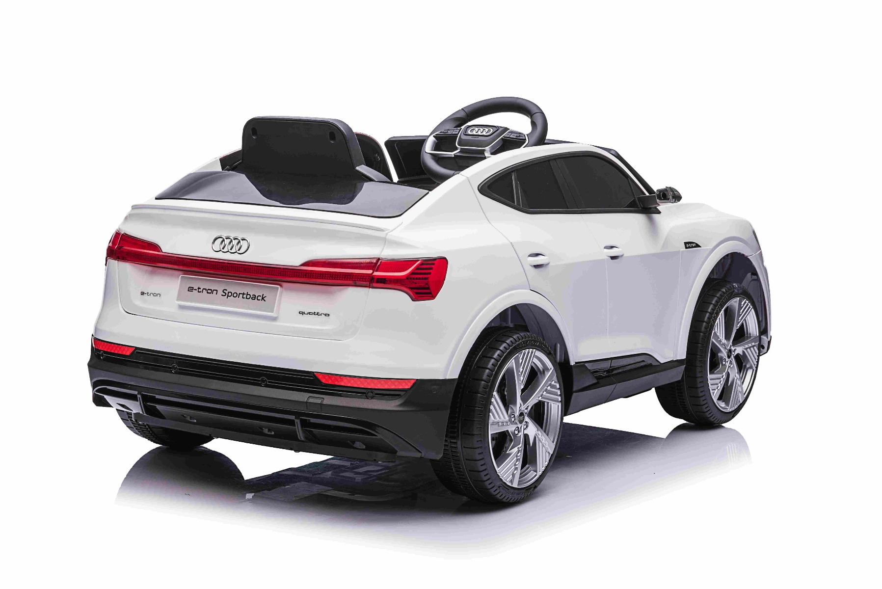 Maşinuţa electrica copii Audi E-tron Sportback 12V, alb, scaun lat cu un singur loc și centură de siguranță cu prindere în trei puncte, telecomandă 2.4 GHz, intrare USB/AUX, suspensie, baterie litiu, lumini LED, motor 2 x 25W, licență ORIGINALĂ - imagine 5