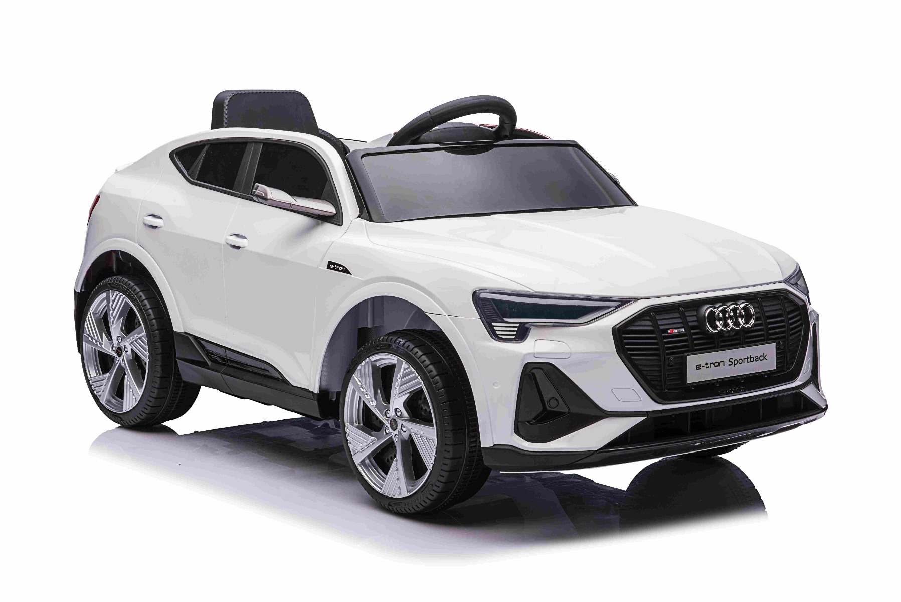 Maşinuţa electrica copii Audi E-tron Sportback 12V, alb, scaun lat cu un singur loc și centură de siguranță cu prindere în trei puncte, telecomandă 2.4 GHz, intrare USB/AUX, suspensie, baterie litiu, lumini LED, motor 2 x 25W, licență ORIGINALĂ - imagine 6