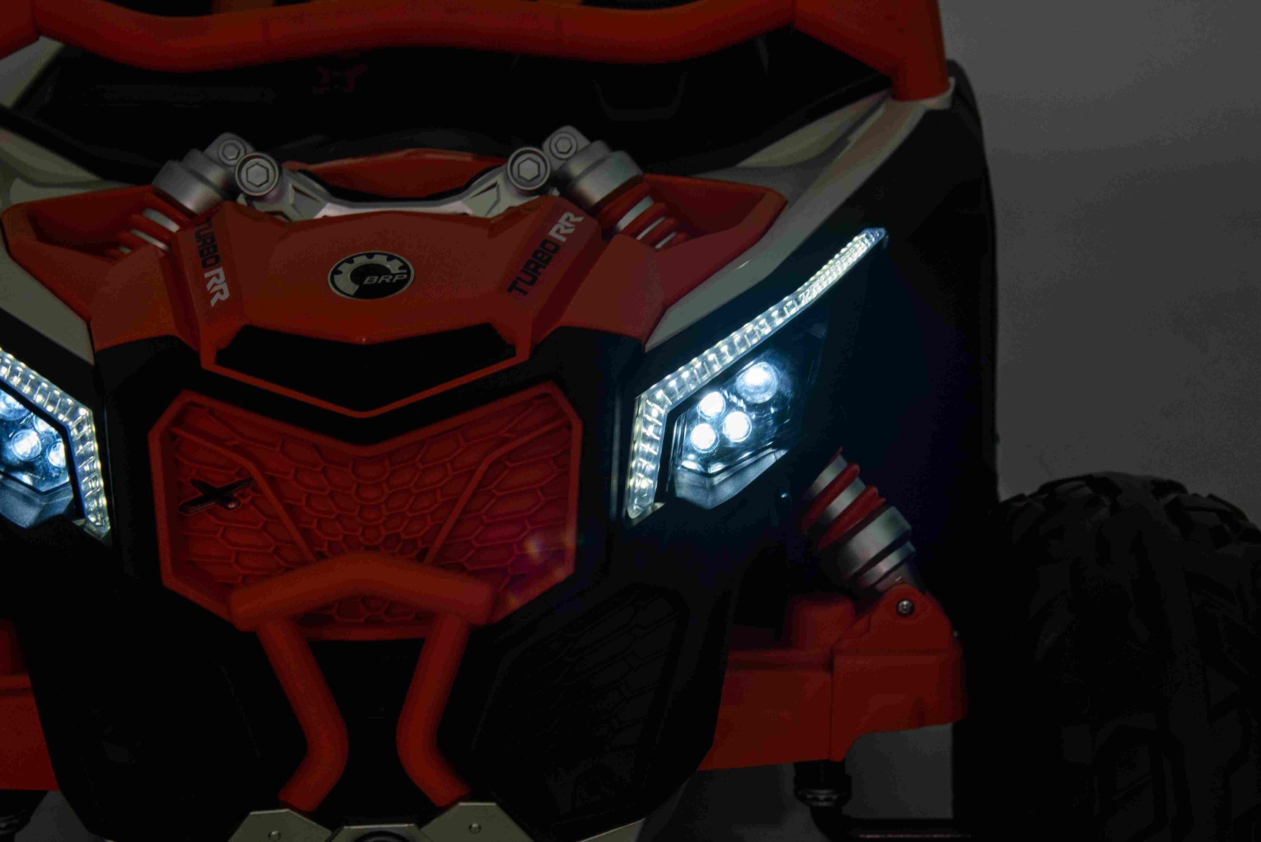Mașină electrică copii Can-am Maverick 24V, Roz, cu două locuri, suspensie spate, telecomandă 2,4 Ghz, Baterie litiu portabilă, 4 motoare de 200 W, roți EVA, scaune din piele, player MP3 cu intrare USB/SD, model cu licență - imagine 7