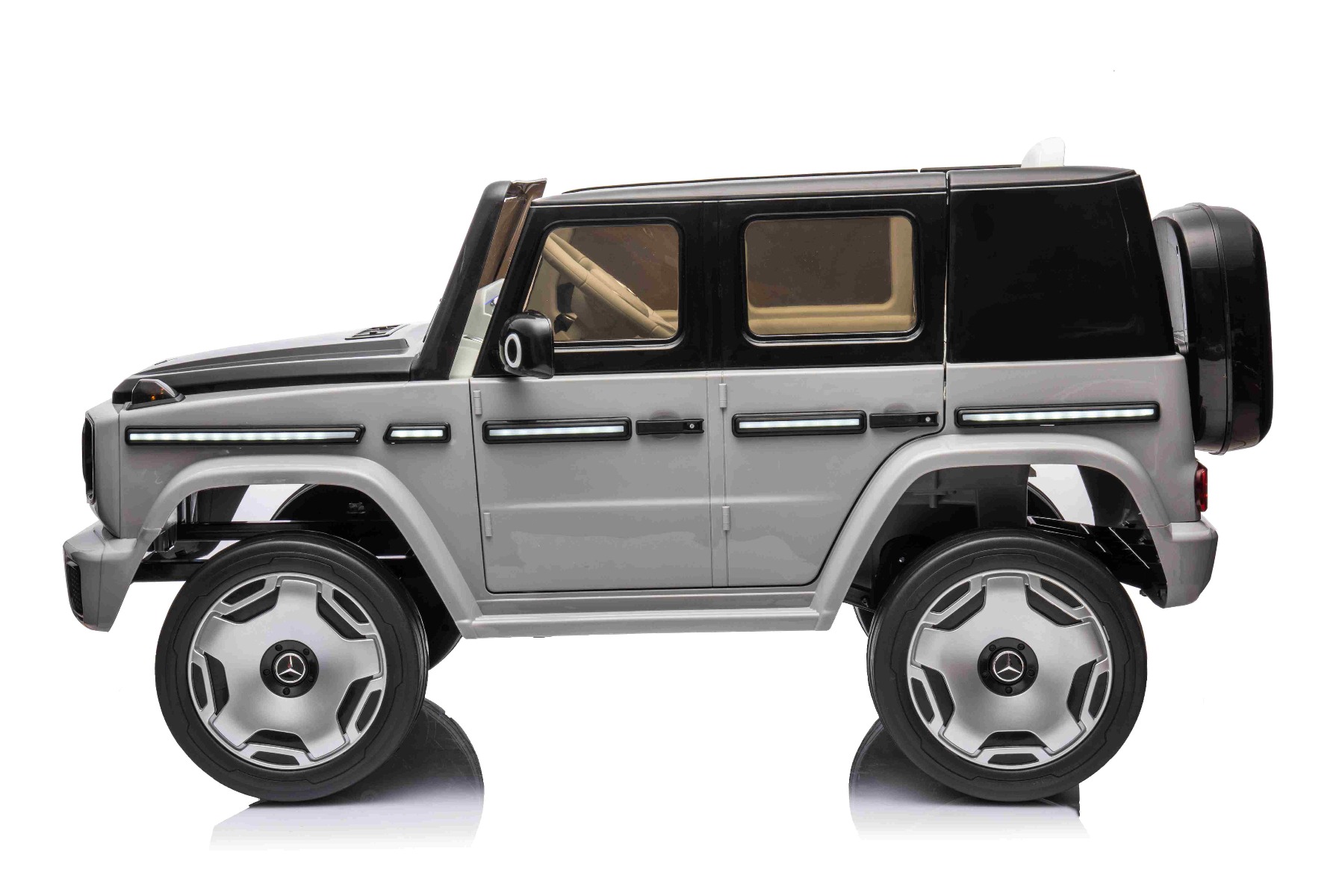 Mașinuță electrică de jucărie Mercedes-Benz EQG 12V, gri, componente ale caroseriei iluminate cu LED, lumini față și spate funcționale, telecomandă 2,4 GHz, intrare USB/Aux, baterie litiu, motor 2 x 35W, licență ORIGINALĂ - imagine 4