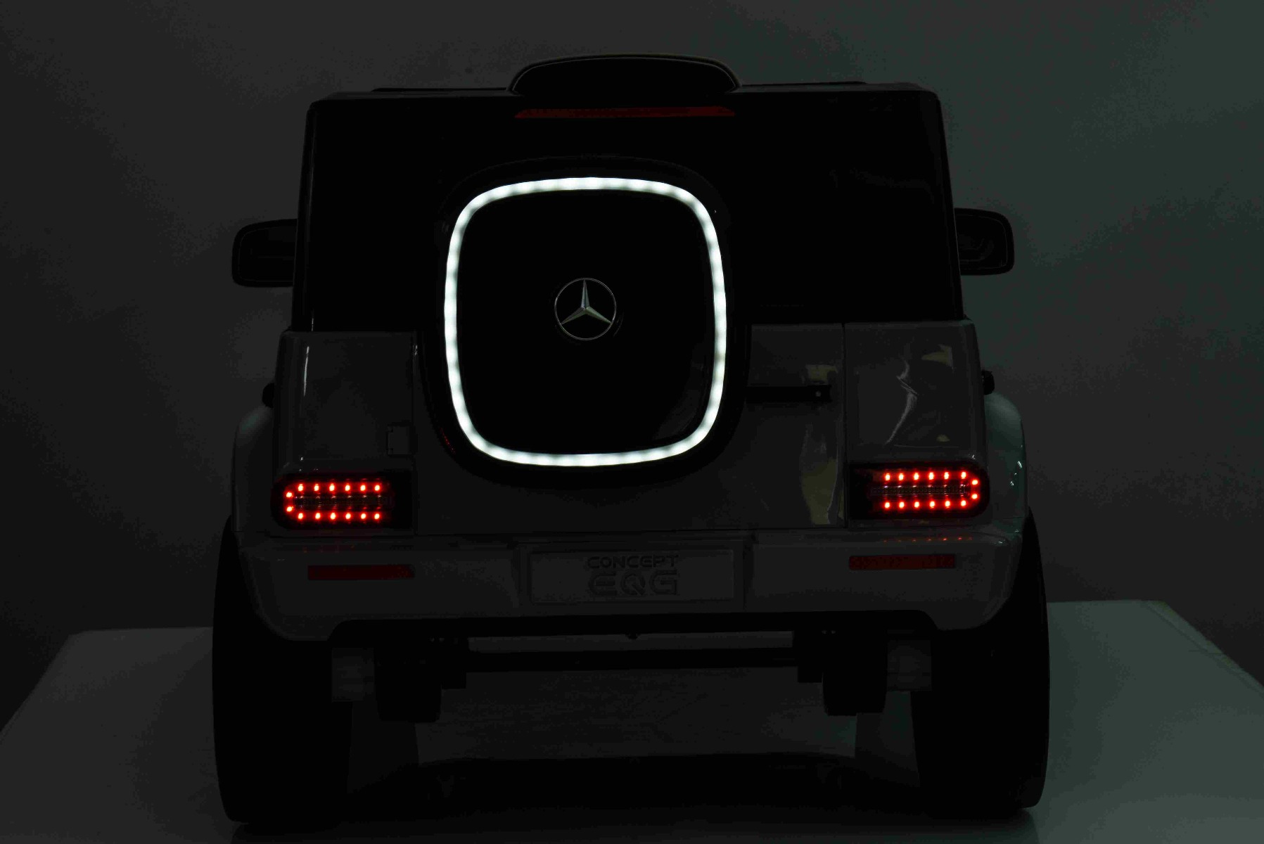 Mașinuță electrică de jucărie Mercedes-Benz EQG 12V, gri, componente ale caroseriei iluminate cu LED, lumini față și spate funcționale, telecomandă 2,4 GHz, intrare USB/Aux, baterie litiu, motor 2 x 35W, licență ORIGINALĂ - imagine 13