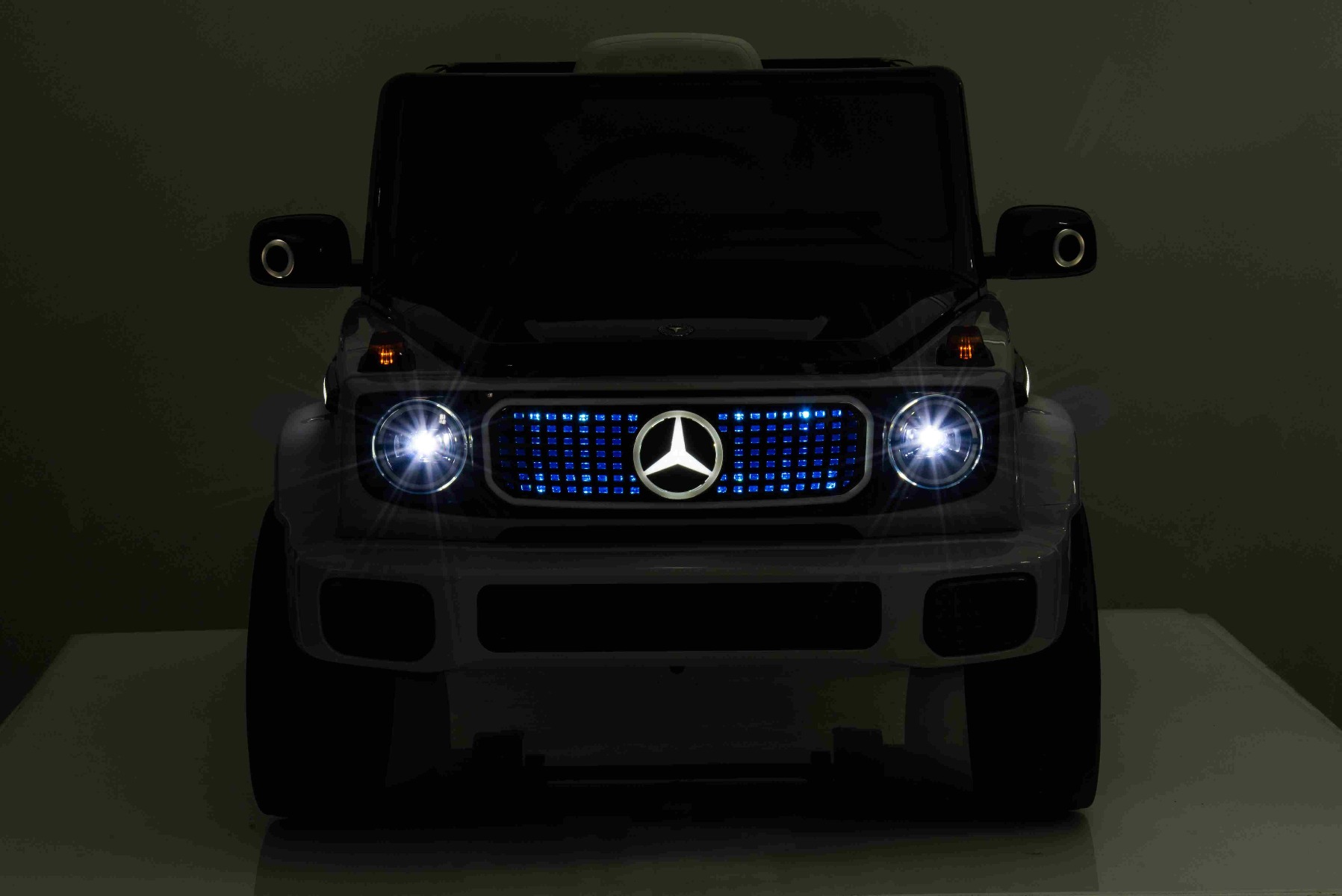 Mașinuță electrică de jucărie Mercedes-Benz EQG 12V, gri, componente ale caroseriei iluminate cu LED, lumini față și spate funcționale, telecomandă 2,4 GHz, intrare USB/Aux, baterie litiu, motor 2 x 35W, licență ORIGINALĂ - imagine 14