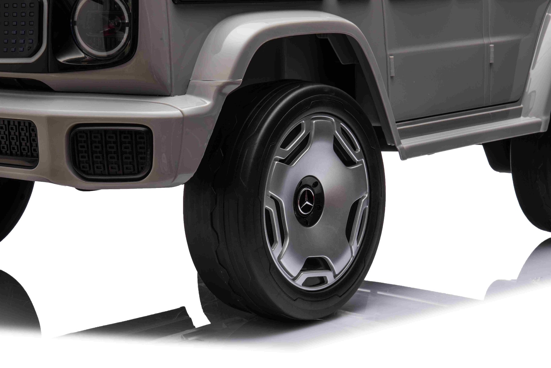 Mașinuță electrică de jucărie Mercedes-Benz EQG 12V, gri, componente ale caroseriei iluminate cu LED, lumini față și spate funcționale, telecomandă 2,4 GHz, intrare USB/Aux, baterie litiu, motor 2 x 35W, licență ORIGINALĂ - imagine 22