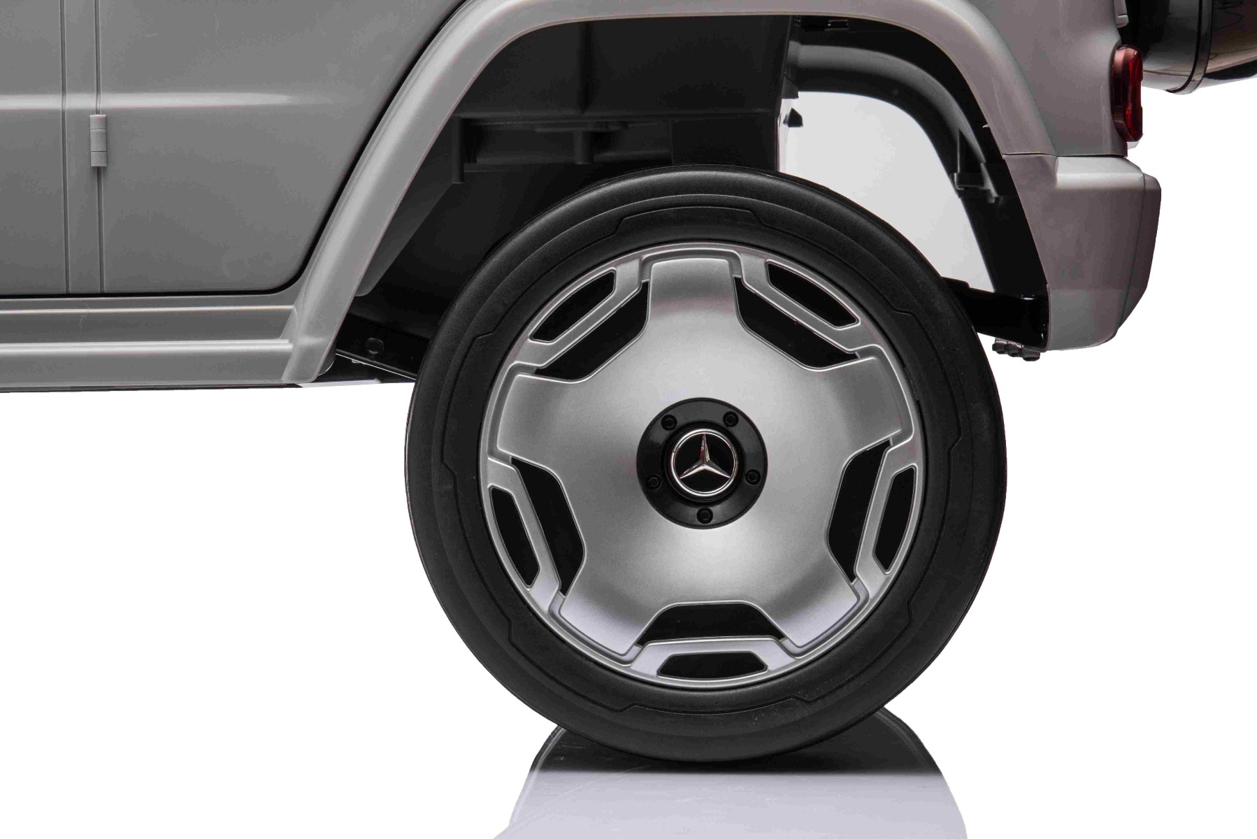 Mașinuță electrică de jucărie Mercedes-Benz EQG 12V, gri, componente ale caroseriei iluminate cu LED, lumini față și spate funcționale, telecomandă 2,4 GHz, intrare USB/Aux, baterie litiu, motor 2 x 35W, licență ORIGINALĂ - imagine 23
