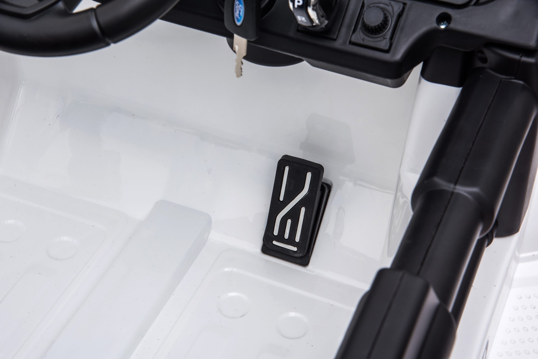 Mașinuță electrică pentru copii JEEP Wrangler, Alb, scaun din piele, Radio cu intrare Bluetooth și USB, unitate 4x4, baterie cu litiu, roți EVA, suspensii spate, telecomandă de 2,4 GHz, comutator funcție telecomandă/ pedală, licențiat - imagine 21