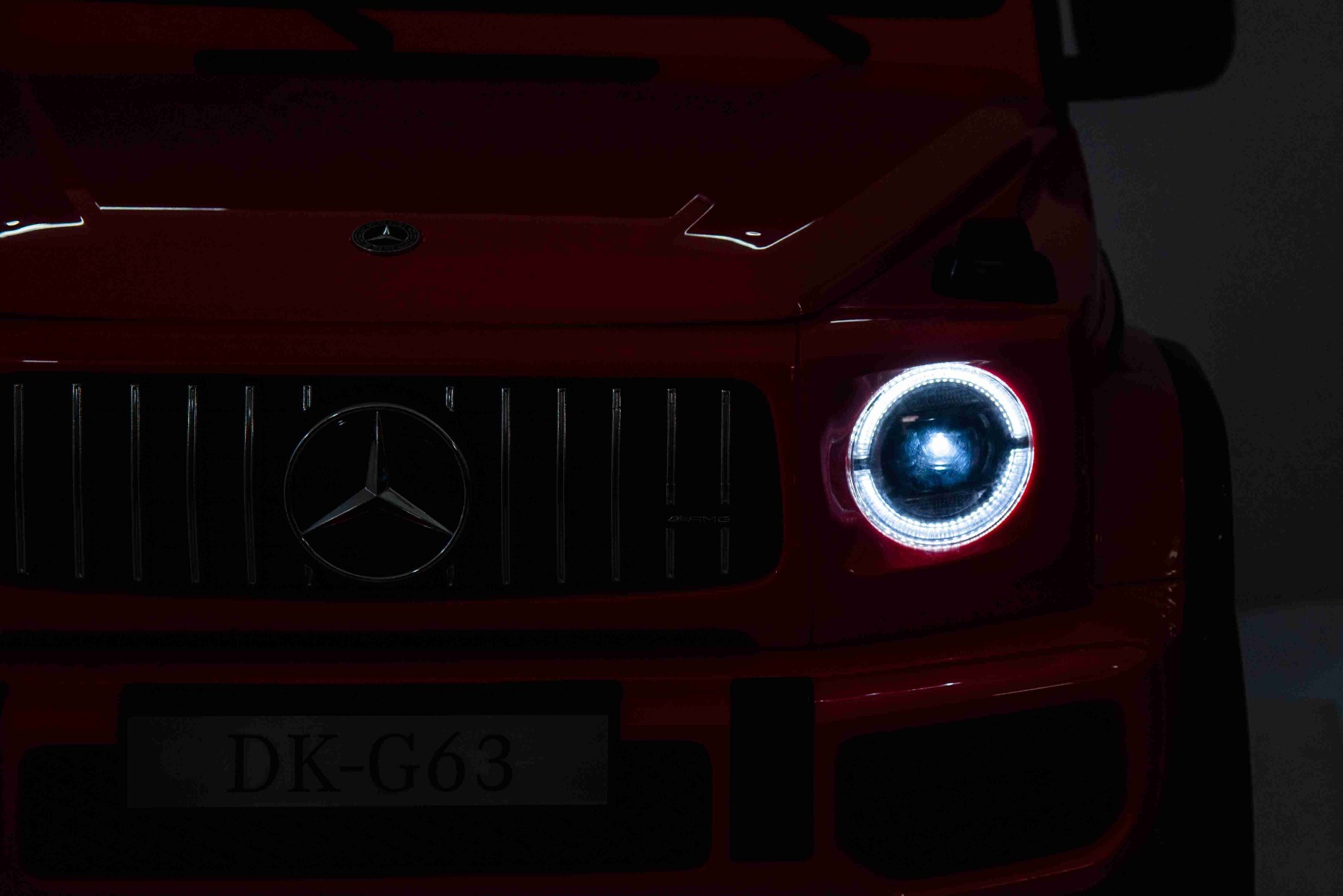Mașină electrică Mercedes-Benz G63 AMG 4x4 cu două locuri 12V, roșu, MP3 Player cu intrare USB/AUX, tracțiune 4x4, baterie 12V14Ah, roți EVA cu suspensie, scaune din piele, telecomandă, licențiat - imagine 26