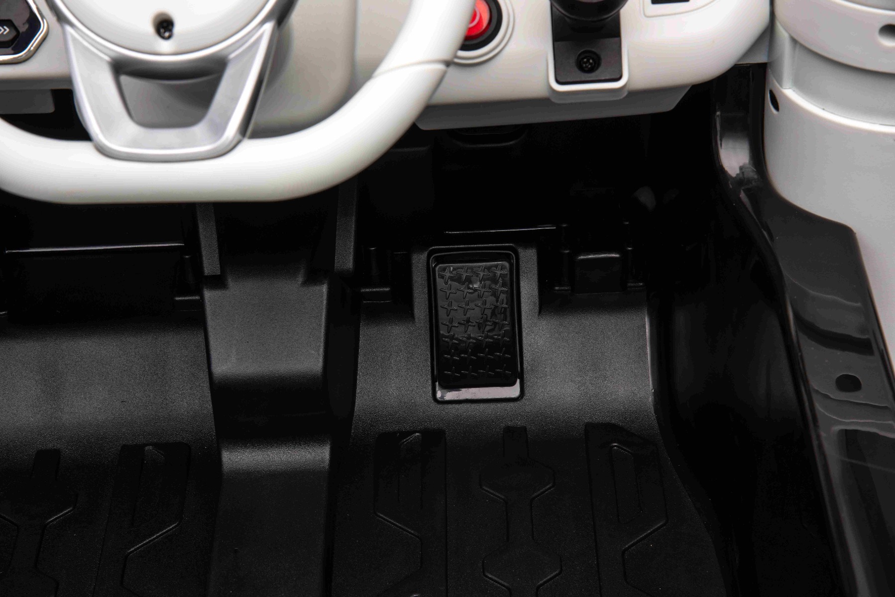 Mașinuță electrică de jucărie Mercedes-Benz EQG 12V, negru, componente ale caroseriei iluminate cu LED, lumini față și spate funcționale, telecomandă 2,4 GHz, intrare USB/Aux, baterie litiu, motor 2 x 35W, licență ORIGINALĂ - imagine 12