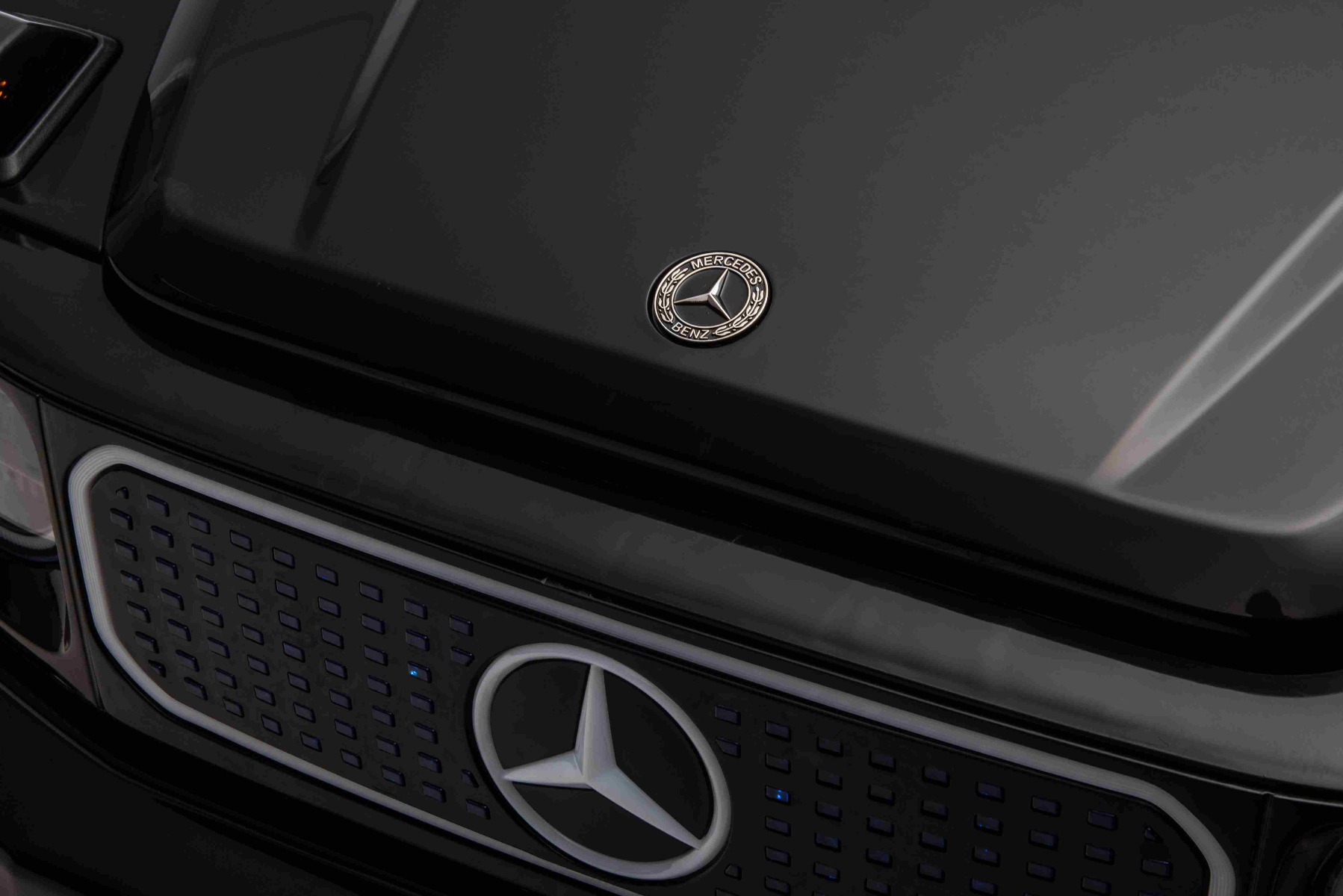Mașinuță electrică de jucărie Mercedes-Benz EQG 12V, negru, componente ale caroseriei iluminate cu LED, lumini față și spate funcționale, telecomandă 2,4 GHz, intrare USB/Aux, baterie litiu, motor 2 x 35W, licență ORIGINALĂ - imagine 21