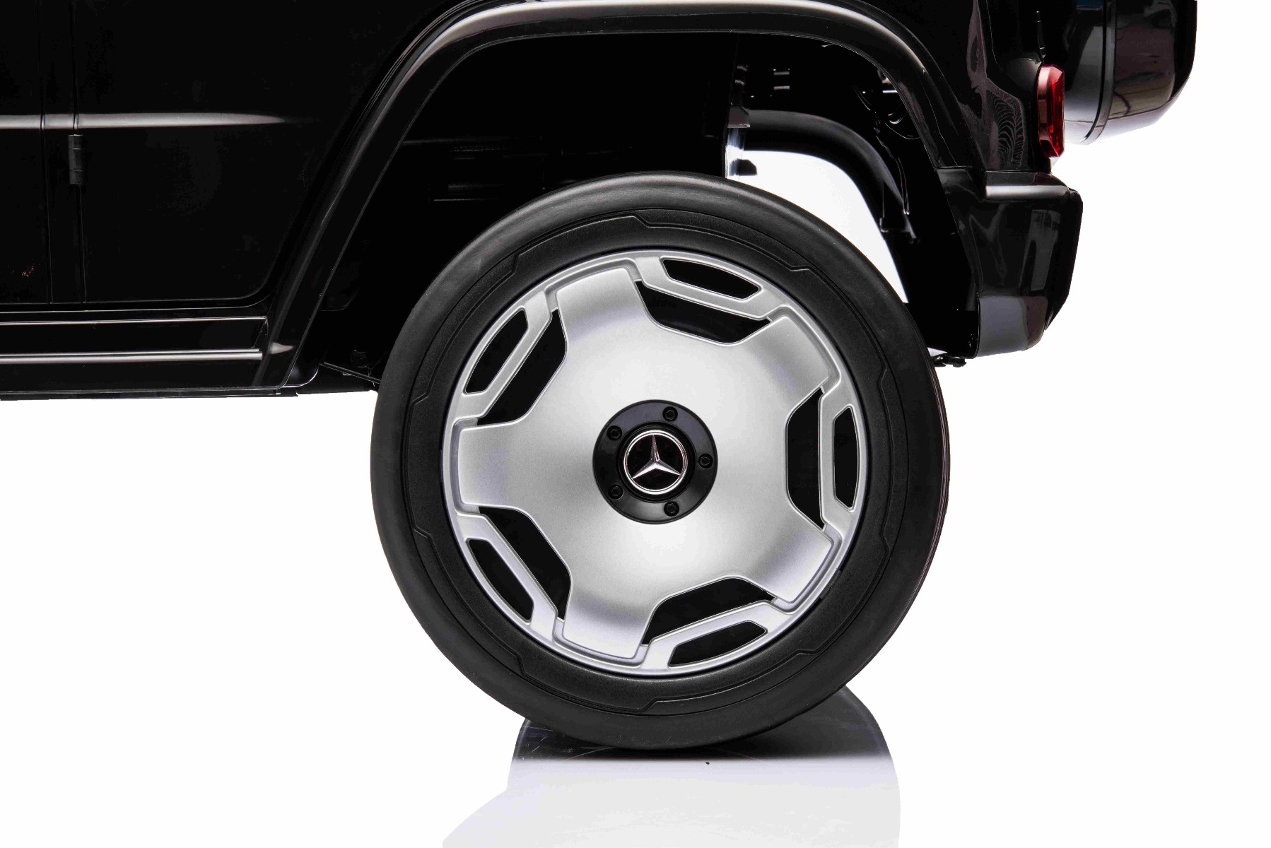 Mașinuță electrică de jucărie Mercedes-Benz EQG 12V, negru, componente ale caroseriei iluminate cu LED, lumini față și spate funcționale, telecomandă 2,4 GHz, intrare USB/Aux, baterie litiu, motor 2 x 35W, licență ORIGINALĂ - imagine 25