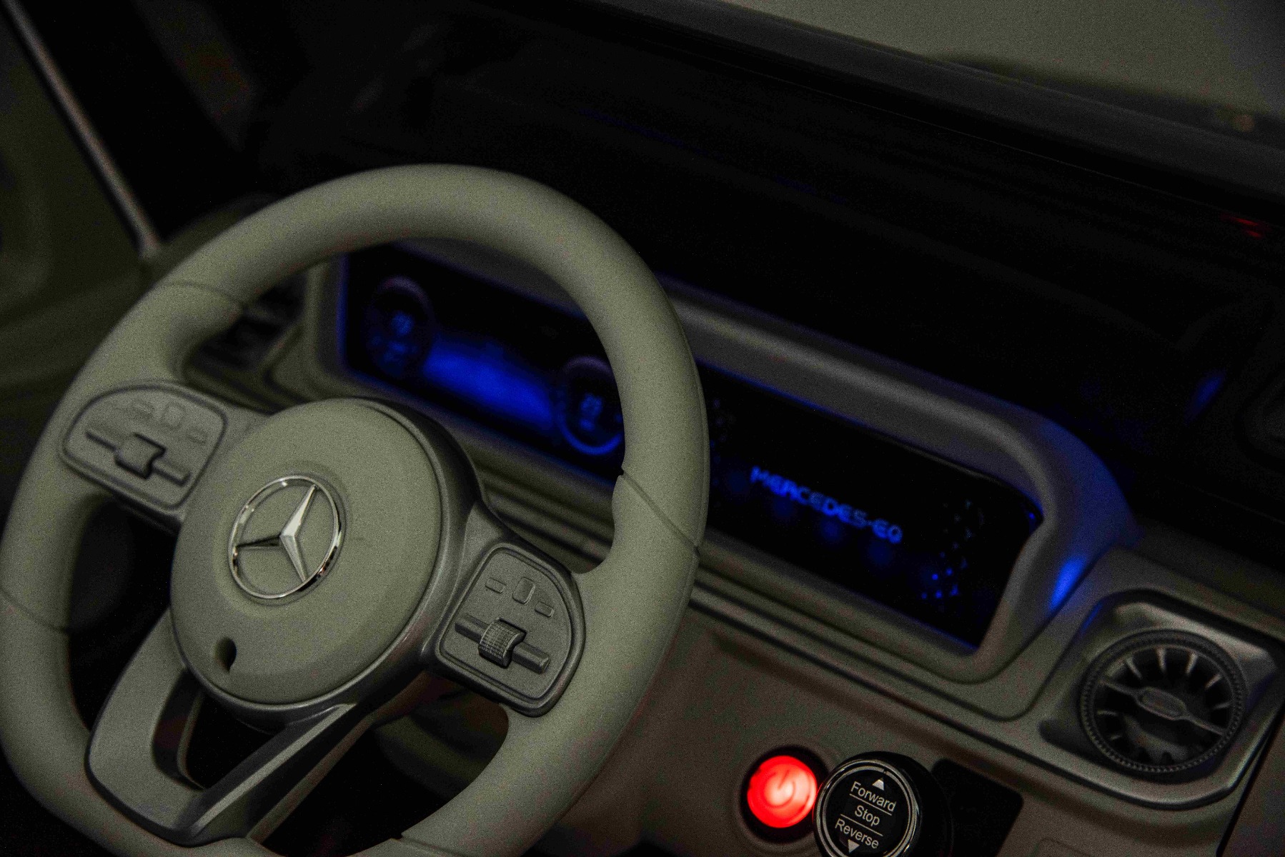 Mașinuță electrică de jucărie Mercedes-Benz EQG 12V, alb, componente ale caroseriei iluminate cu LED, lumini față și spate funcționale, telecomandă 2,4 GHz, intrare USB/Aux, baterie litiu, motor 2 x 35W, licență ORIGINALĂ - imagine 2
