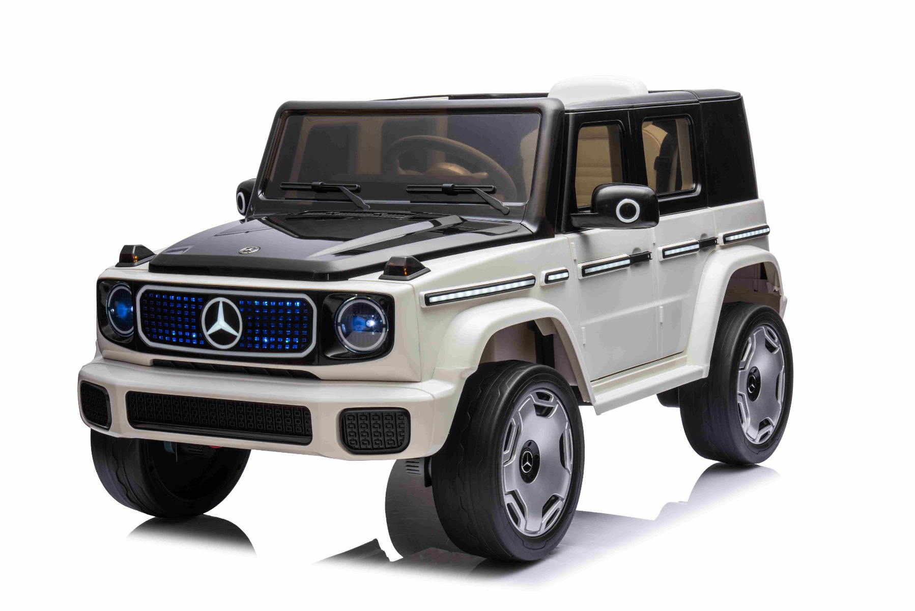 Mașinuță electrică de jucărie Mercedes-Benz EQG 12V, alb, componente ale caroseriei iluminate cu LED, lumini față și spate funcționale, telecomandă 2,4 GHz, intrare USB/Aux, baterie litiu, motor 2 x 35W, licență ORIGINALĂ