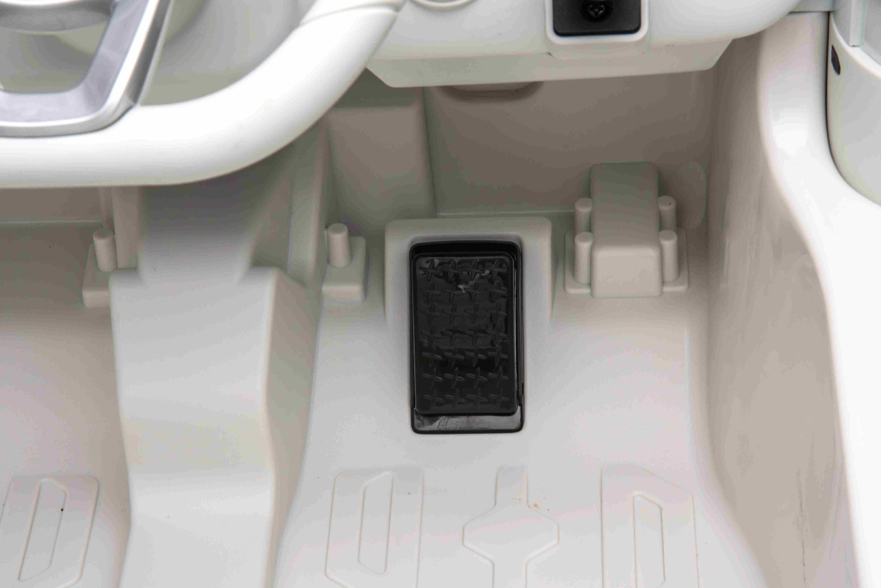 Mașinuță electrică de jucărie Mercedes-Benz EQG 12V, alb, componente ale caroseriei iluminate cu LED, lumini față și spate funcționale, telecomandă 2,4 GHz, intrare USB/Aux, baterie litiu, motor 2 x 35W, licență ORIGINALĂ - imagine 35