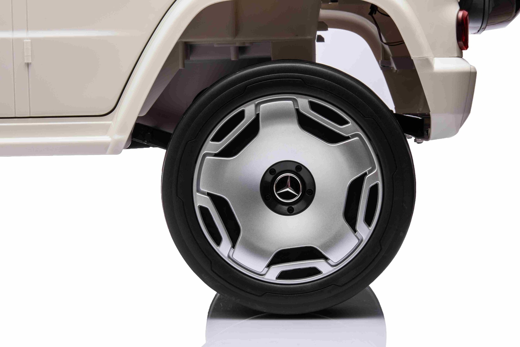 Mașinuță electrică de jucărie Mercedes-Benz EQG 12V, alb, componente ale caroseriei iluminate cu LED, lumini față și spate funcționale, telecomandă 2,4 GHz, intrare USB/Aux, baterie litiu, motor 2 x 35W, licență ORIGINALĂ - imagine 45