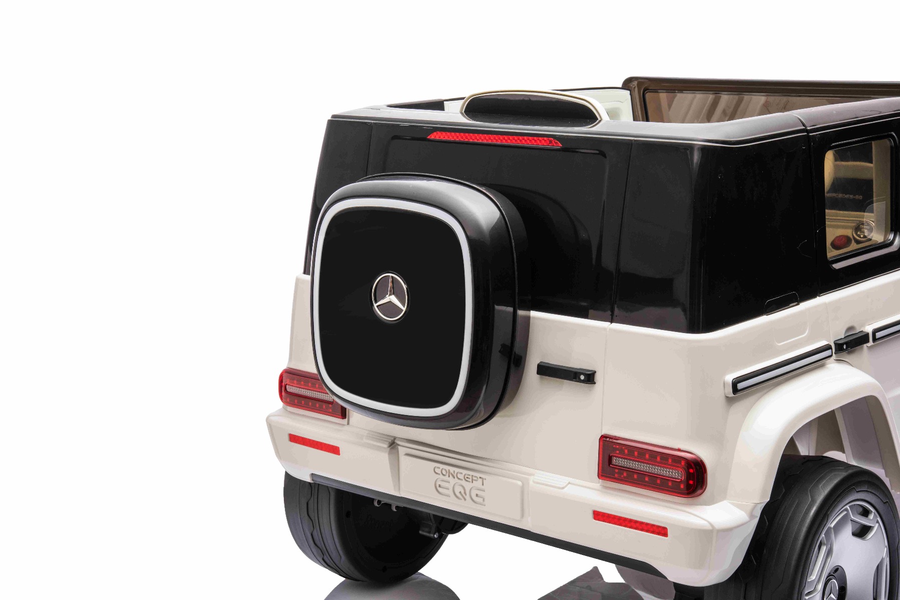 Mașinuță electrică de jucărie Mercedes-Benz EQG 12V, alb, componente ale caroseriei iluminate cu LED, lumini față și spate funcționale, telecomandă 2,4 GHz, intrare USB/Aux, baterie litiu, motor 2 x 35W, licență ORIGINALĂ - imagine 48
