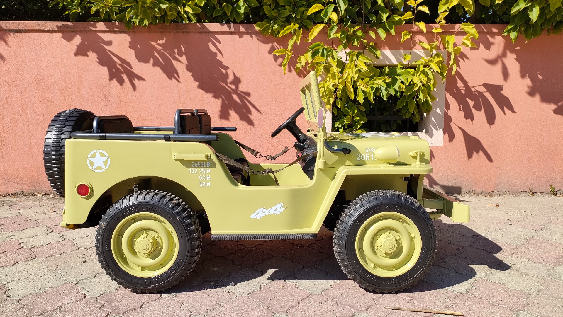 Mașinuță electrică pentru copii SUA ARMY-4X4, cu trei locuri, MP3 Player cu intrare USB / SD, suspensie integrală, lumini LED, parbriz pliabil, baterie portabilă 12V14AH, roți EVA, scaune din piele, telecomandă de 2,4 GHz, 4x4 - imagine 50