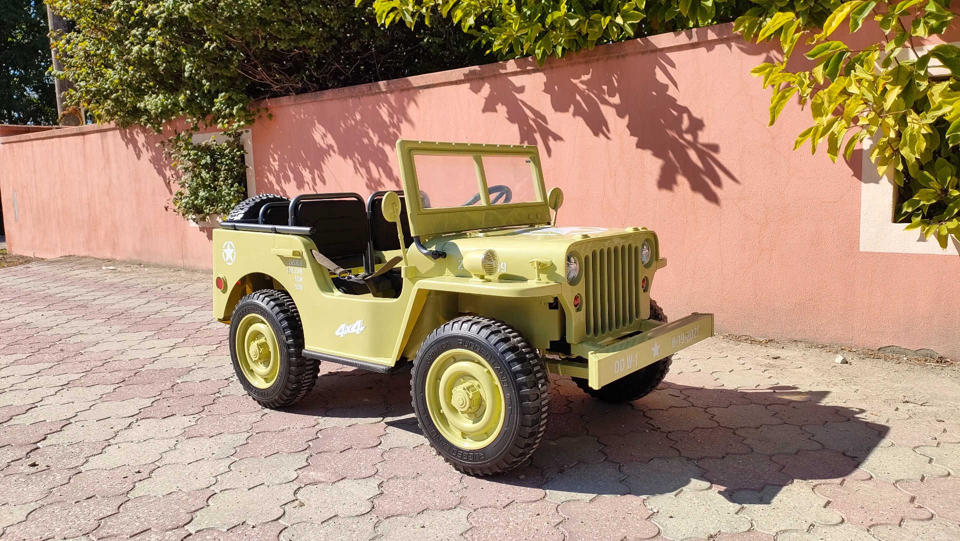 Mașinuță electrică pentru copii SUA ARMY-4X4, cu trei locuri, MP3 Player cu intrare USB / SD, suspensie integrală, lumini LED, parbriz pliabil, baterie portabilă 12V14AH, roți EVA, scaune din piele, telecomandă de 2,4 GHz, 4x4 - imagine 52