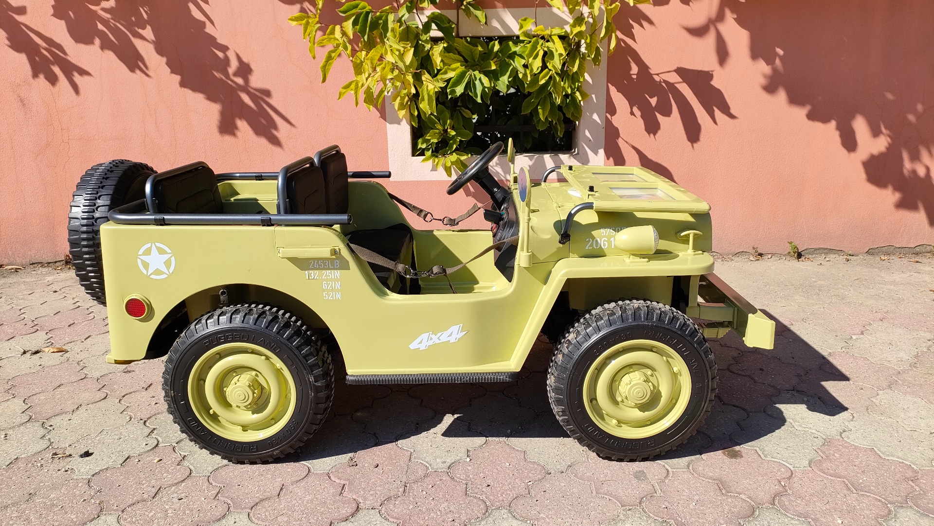 Mașinuță electrică pentru copii SUA ARMY-4X4, cu trei locuri, MP3 Player cu intrare USB / SD, suspensie integrală, lumini LED, parbriz pliabil, baterie portabilă 12V14AH, roți EVA, scaune din piele, telecomandă de 2,4 GHz, 4x4 - imagine 57