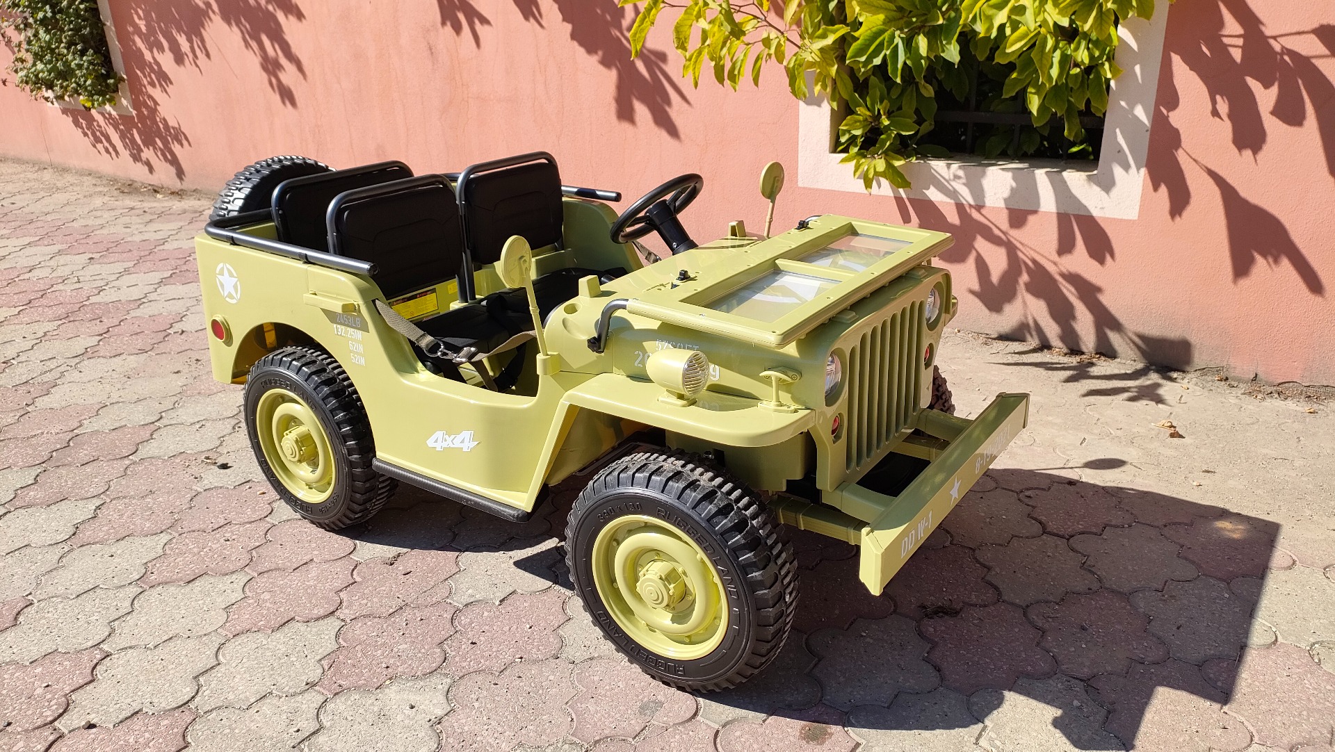 Mașinuță electrică pentru copii SUA ARMY-4X4, Verde, cu trei locuri, MP3 Player cu intrare USB / SD, suspensie integrală, lumini LED, parbriz pliabil, baterie portabilă 12V14AH, roți EVA, scaune din piele, telecomandă de 2,4 GHz, 4x4 - imagine 52
