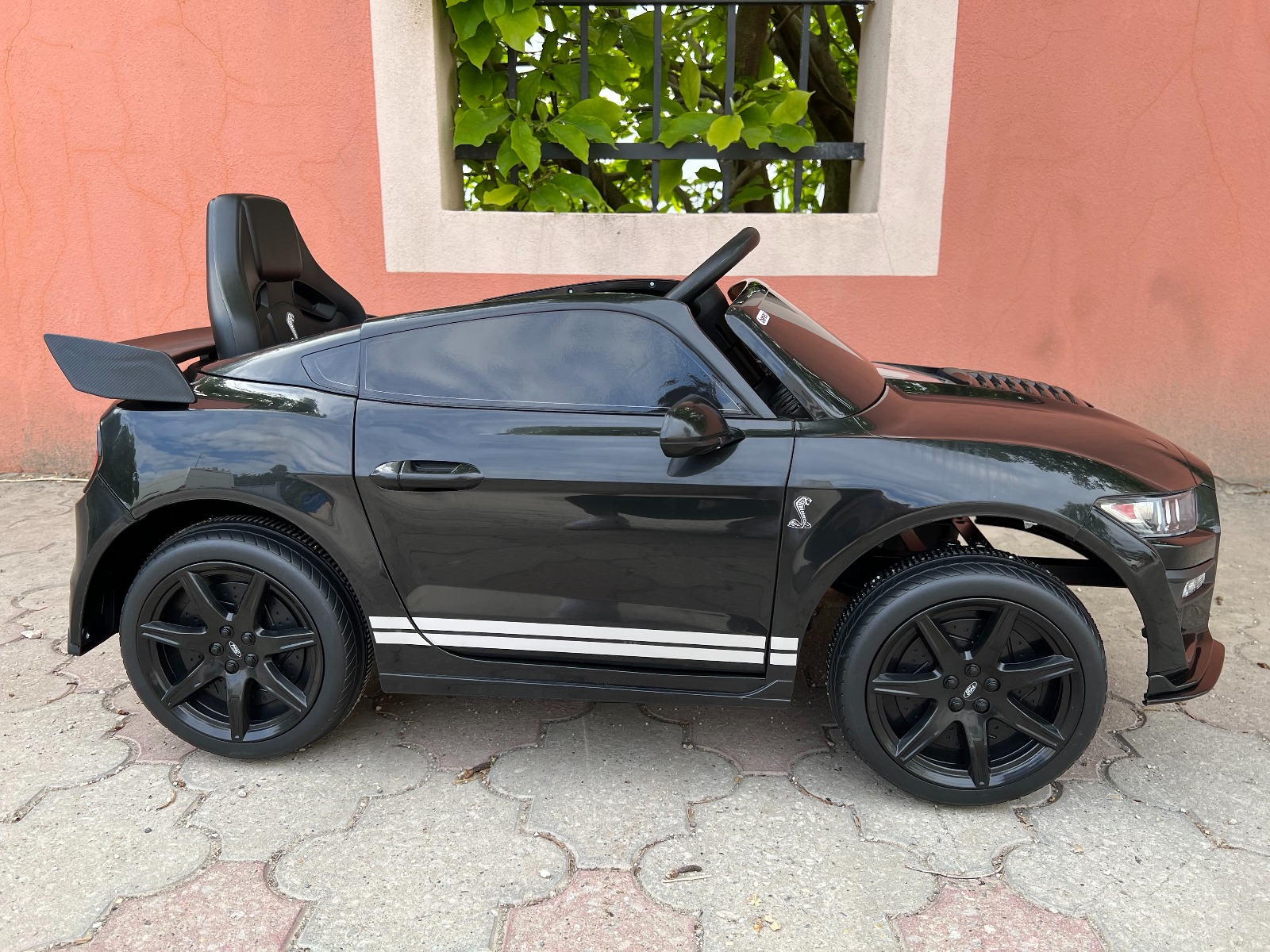 Mașină electrică copii Ford Shelby Mustang GT 500 Cobra, roșu, telecomandă 2,4 GHz, intrare USB, lumini LED, motor 2 x 30 W, licență ORIGINALĂ - imagine 29