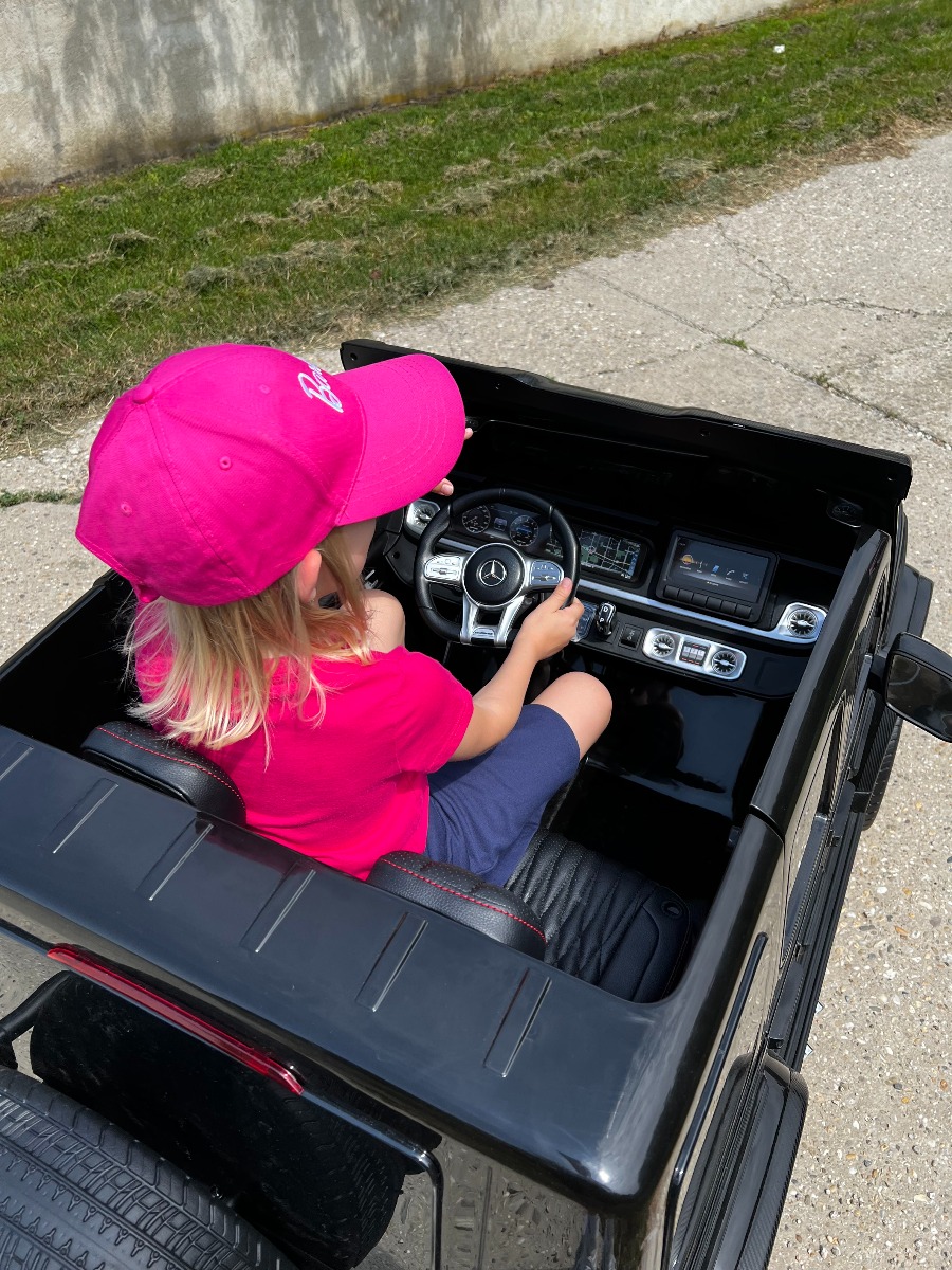 Mașină electrică Mercedes-Benz G63 AMG 4x4 cu două locuri 12V, roșu, MP3 Player cu intrare USB/AUX, tracțiune 4x4, baterie 12V14Ah, roți EVA cu suspensie, scaune din piele, telecomandă, licențiat - imagine 29