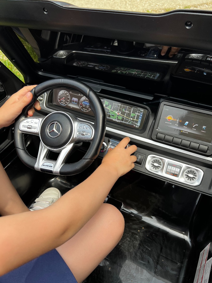 Mașină electrică Mercedes-Benz G63 AMG 4x4 cu două locuri 12V, negru, MP3 Player cu intrare USB/AUX, tracțiune 4x4, baterie 12V14Ah, roți EVA cu suspensie, scaune din piele, telecomandă, licențiat - imagine 27