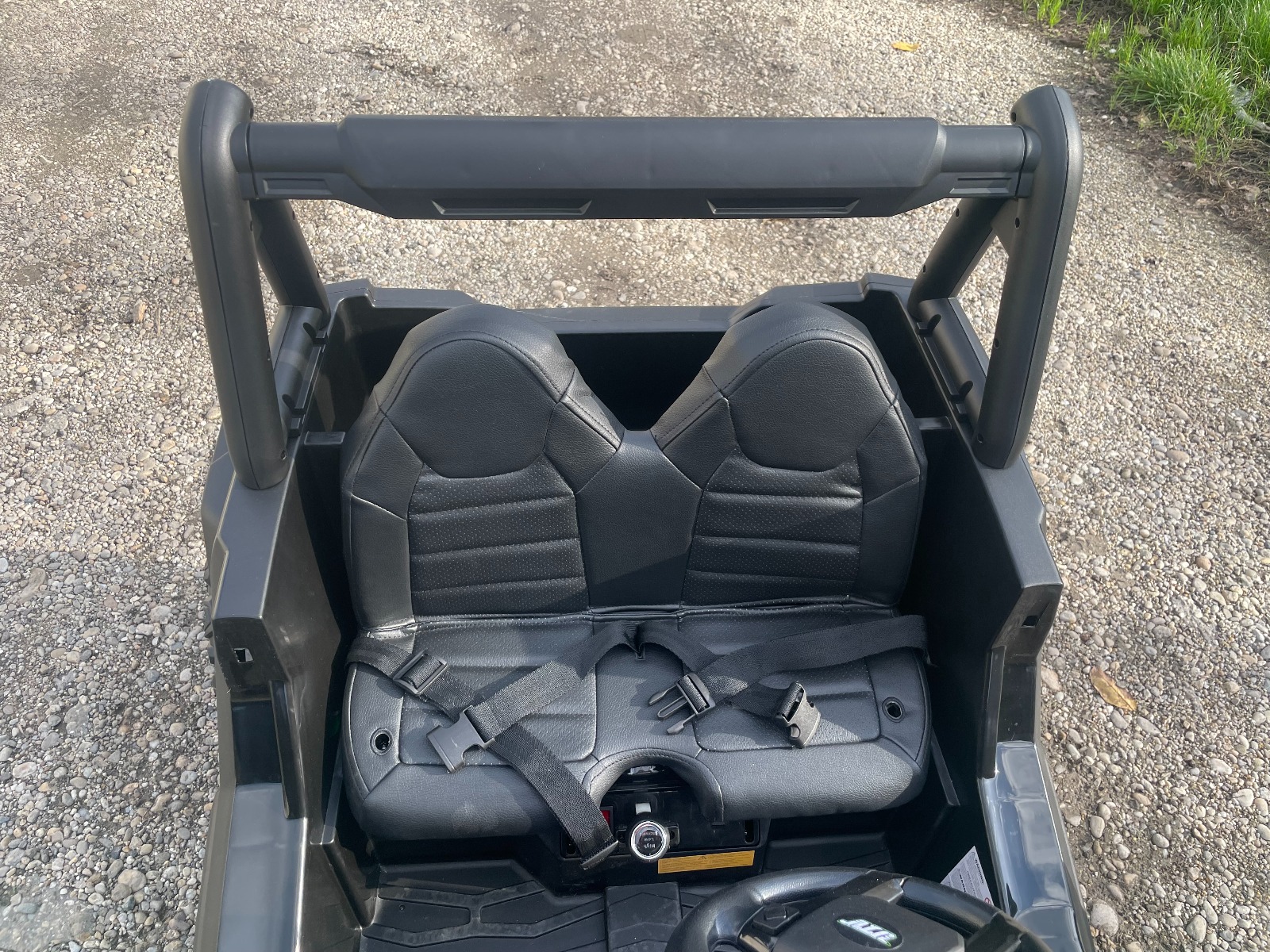 Mașină electrică pentru copii UTV 24V, verde, două locuri, motor 2 x 200 W, Baterie litiu, roți EVA, osii cu arcuri, frână electrică, scaun tapițat, 2.4 GHz DO, două locuri, USB, AUX - imagine 14