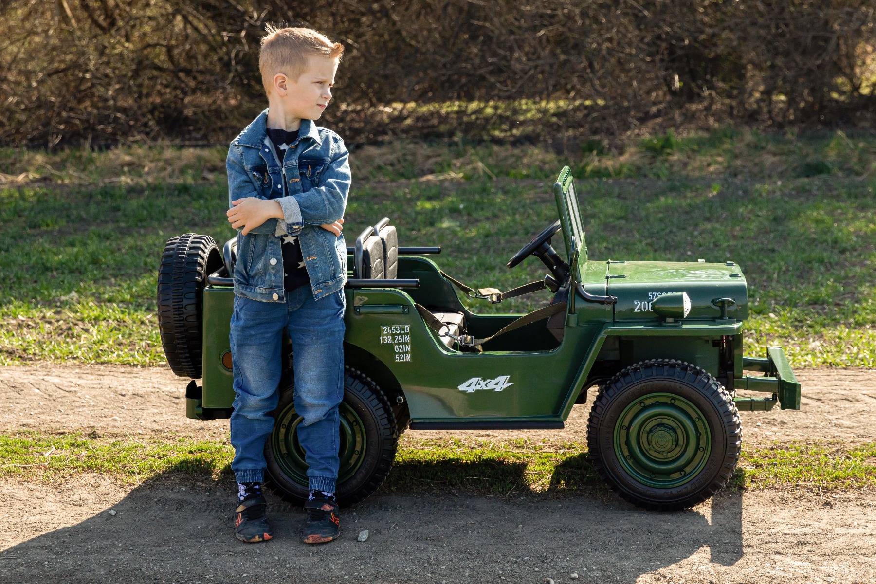 Mașinuță electrică pentru copii SUA ARMY-4X4, cu trei locuri, MP3 Player cu intrare USB / SD, suspensie integrală, lumini LED, parbriz pliabil, baterie portabilă 12V14AH, roți EVA, scaune din piele, telecomandă de 2,4 GHz, 4x4 - imagine 20