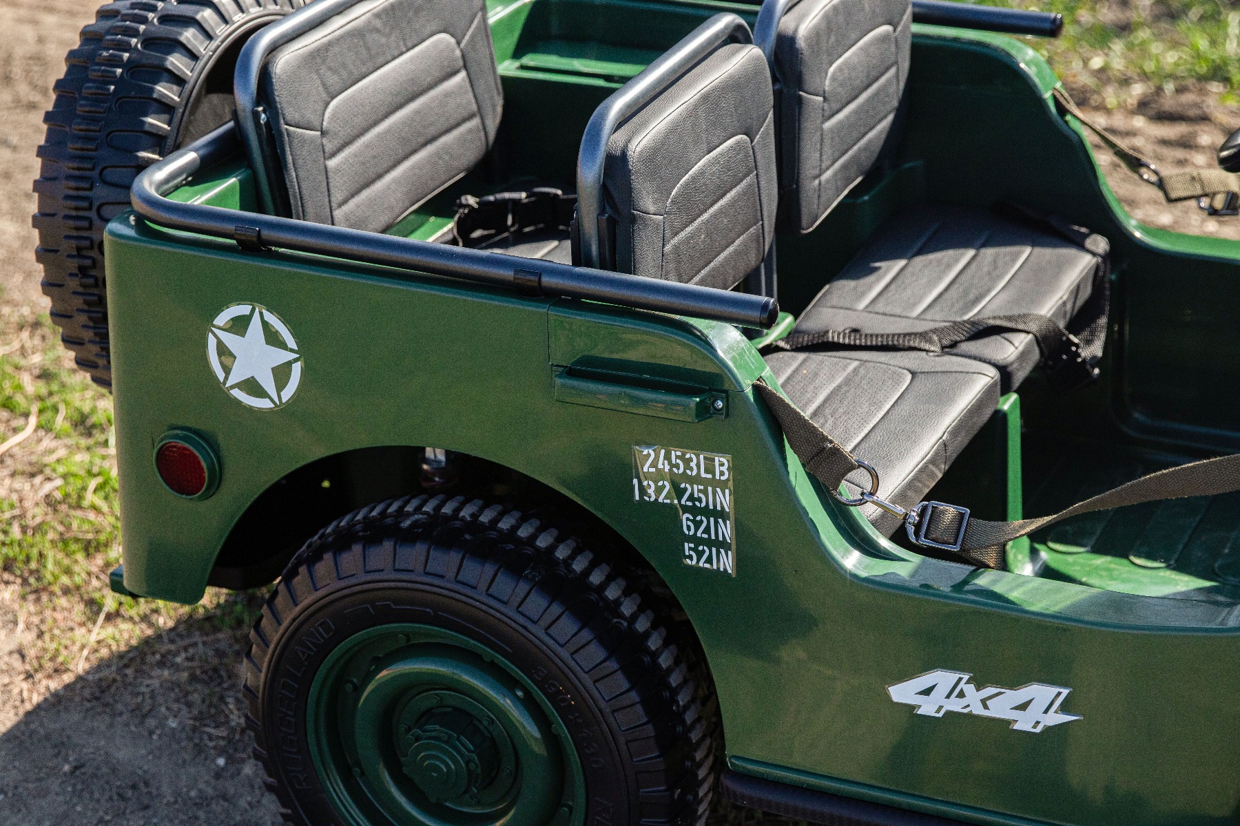 Mașinuță electrică pentru copii SUA ARMY-4X4, Verde, cu trei locuri, MP3 Player cu intrare USB / SD, suspensie integrală, lumini LED, parbriz pliabil, baterie portabilă 12V14AH, roți EVA, scaune din piele, telecomandă de 2,4 GHz, 4x4 - imagine 13