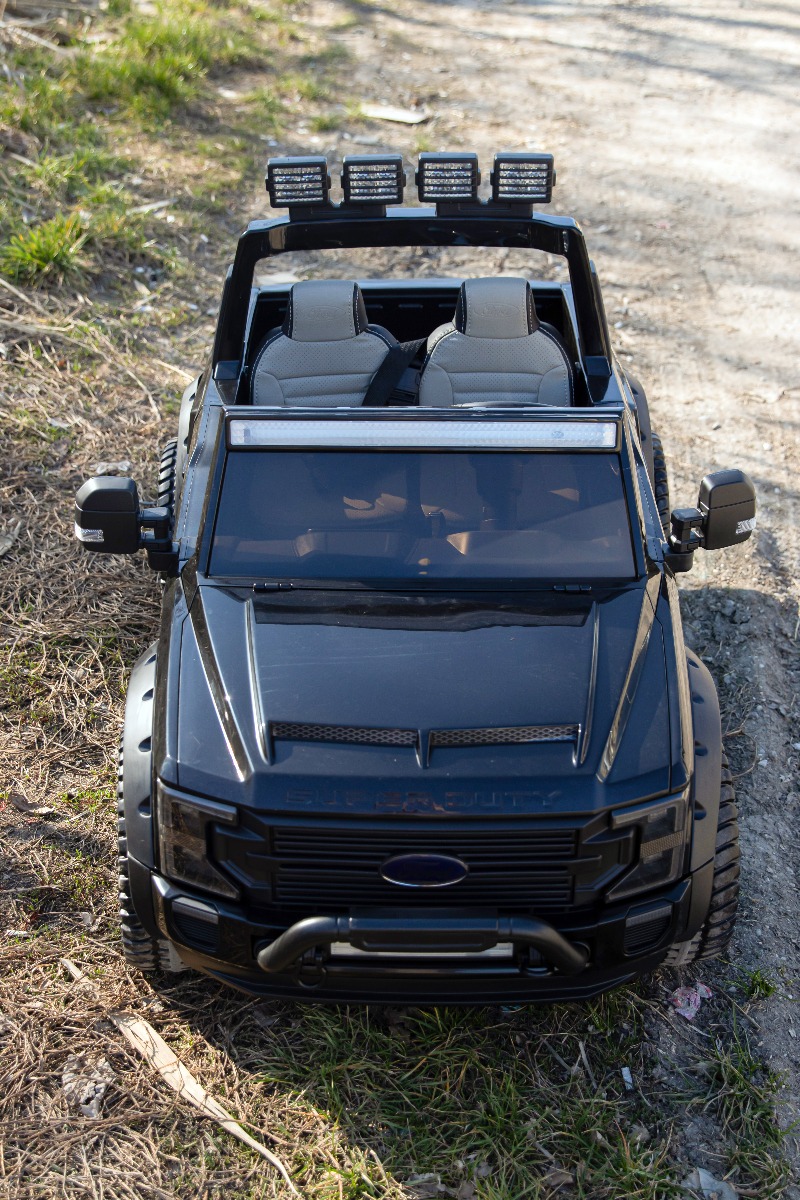 Mașină electrică pentru copii Ford Super Duty 24V roz, două locuri, tracțiune 4X4, motoare performante 24V, baterie portabilă, roți duble EVA spate, scaun din plastic, telecomandă 2,4 GHz, rampă lumină cu LED, MP3 player intrare USB, licență ORIGINALĂ - imagine 10