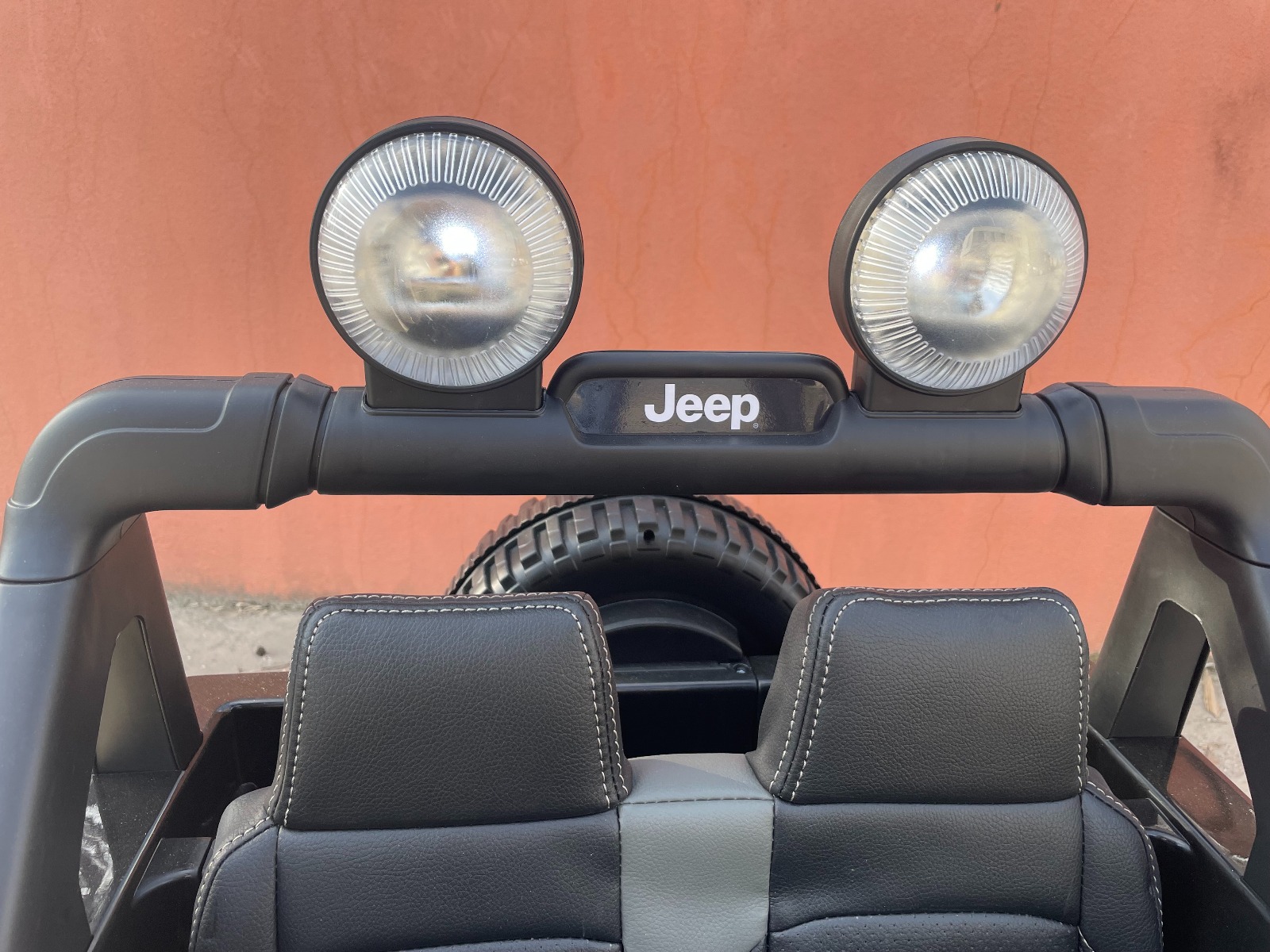 Mașinuță electrică pentru copii JEEP Wrangler, Portocaliu, scaun din piele, Radio cu intrare Bluetooth și USB, unitate 4x4, baterie cu litiu, roți EVA, suspensii spate, telecomandă de 2,4 GHz, comutator funcție telecomandă/ pedală, licențiat - imagine 16