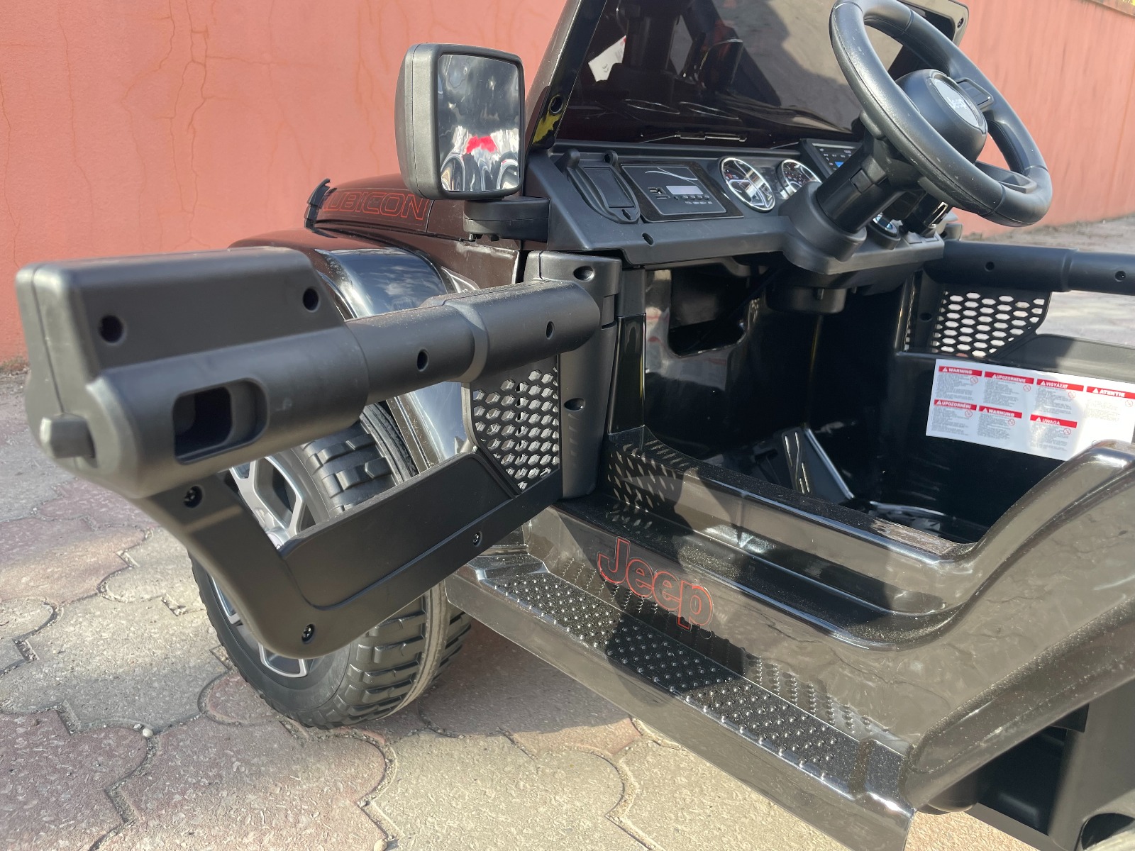 Mașinuță electrică pentru copii JEEP Wrangler, Roșu, scaun din piele, Radio cu intrare Bluetooth și USB, unitate 4x4, baterie cu litiu, roți EVA, suspensii spate, telecomandă de 2,4 GHz, comutator funcție telecomandă/ pedală, licențiat - imagine 17