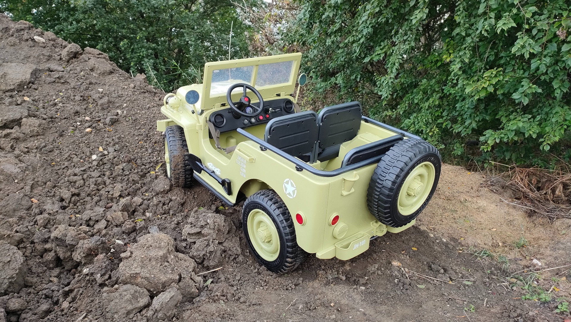 Mașinuță electrică pentru copii SUA ARMY-4X4, Verde, cu trei locuri, MP3 Player cu intrare USB / SD, suspensie integrală, lumini LED, parbriz pliabil, baterie portabilă 12V14AH, roți EVA, scaune din piele, telecomandă de 2,4 GHz, 4x4 - imagine 29