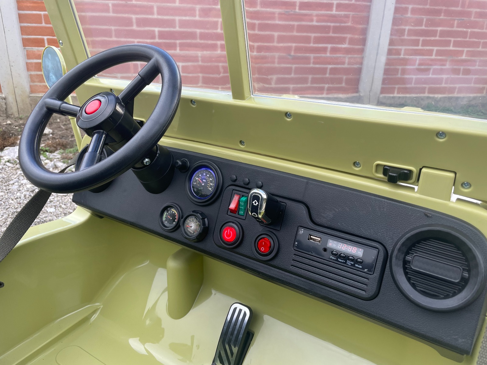 Mașinuță electrică pentru copii SUA ARMY-4X4, cu trei locuri, MP3 Player cu intrare USB / SD, suspensie integrală, lumini LED, parbriz pliabil, baterie portabilă 12V14AH, roți EVA, scaune din piele, telecomandă de 2,4 GHz, 4x4 - imagine 26