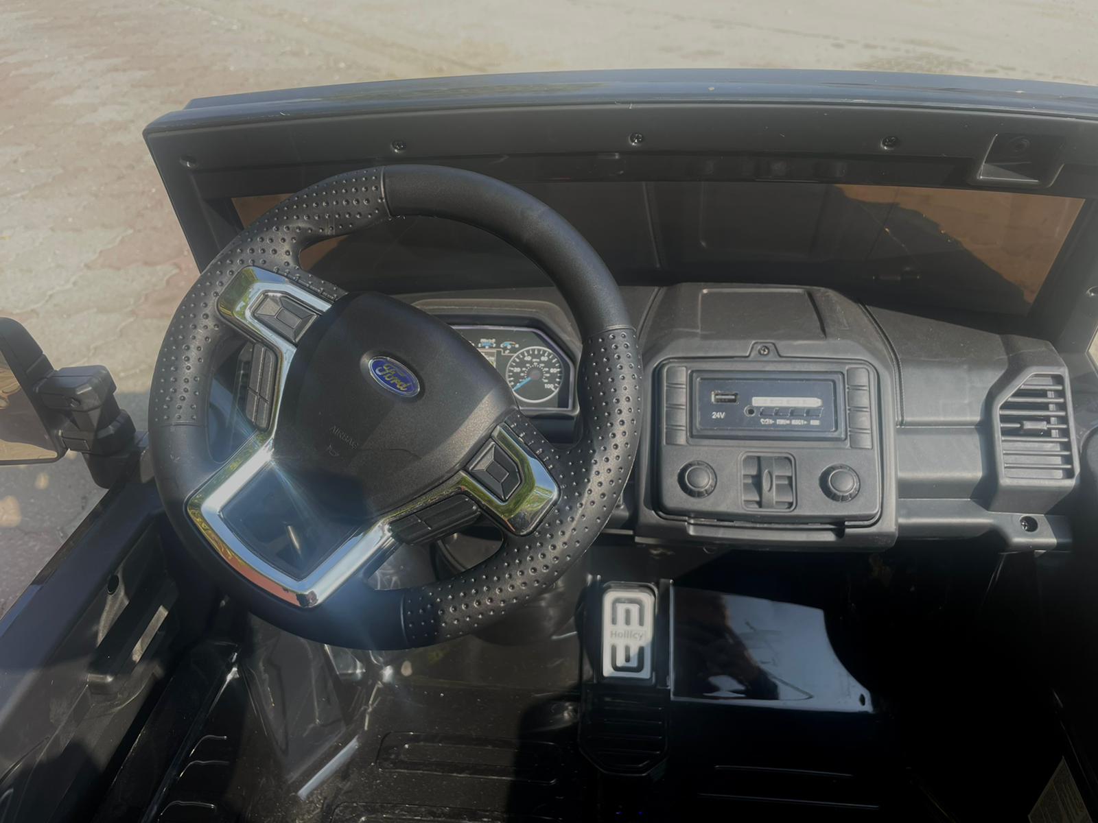Mașină electrică pentru copii Ford Super Duty 24V roz, două locuri, tracțiune 4X4, motoare performante 24V, baterie portabilă, roți duble EVA spate, scaun din plastic, telecomandă 2,4 GHz, rampă lumină cu LED, MP3 player intrare USB, licență ORIGINALĂ - imagine 16