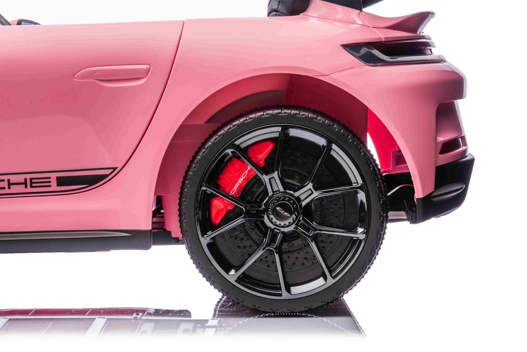 Mașină electrică copii Porsche 911 24V cu tracțiune 4x4, roz, scaun cu două locuri, telecomandă 2.4 GHz, intrare USB/AUX, motoare 200W, suspensie, baterie litiu, lumini LED față și spate, licență ORIGINALĂ - imagine 14