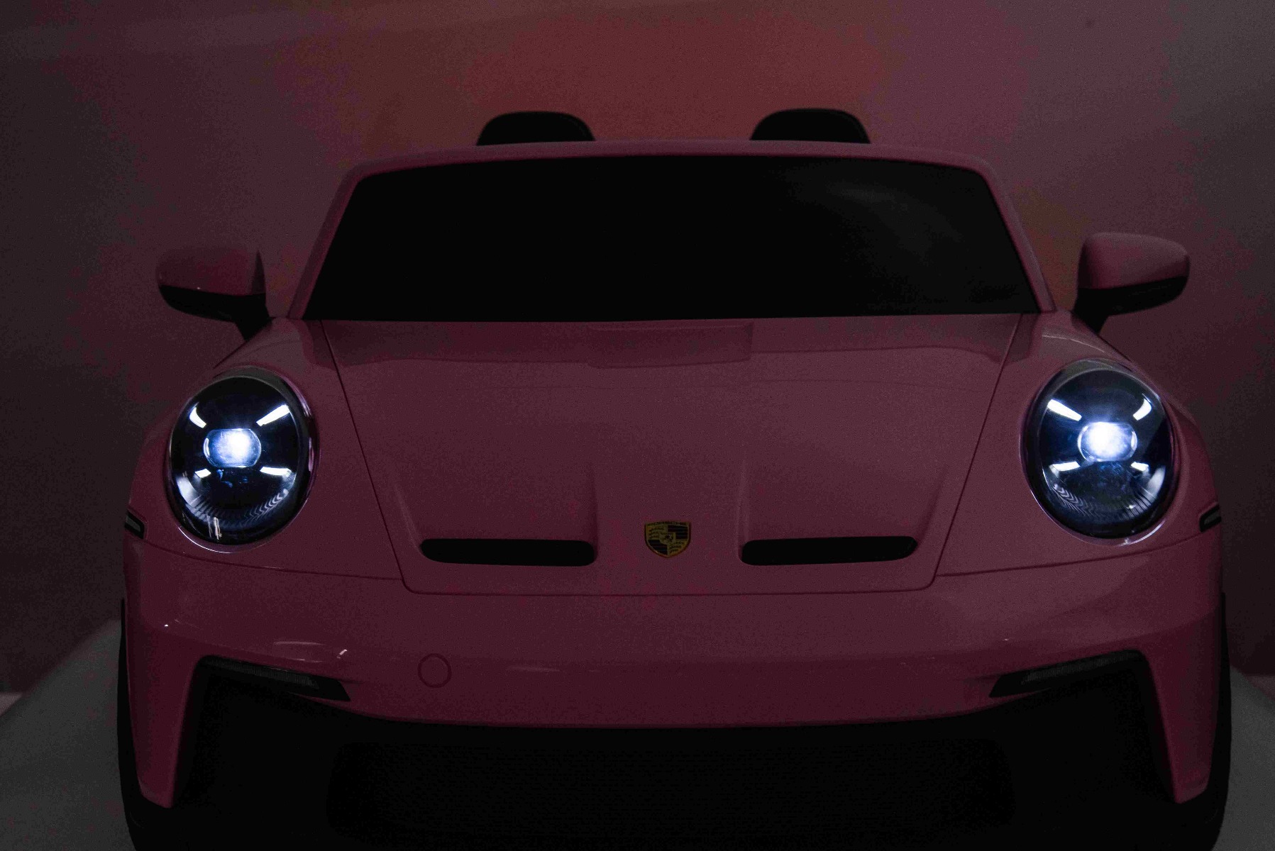Mașină electrică copii Porsche 911 24V cu tracțiune 4x4, roz, scaun cu două locuri, telecomandă 2.4 GHz, intrare USB/AUX, motoare 200W, suspensie, baterie litiu, lumini LED față și spate, licență ORIGINALĂ - imagine 23
