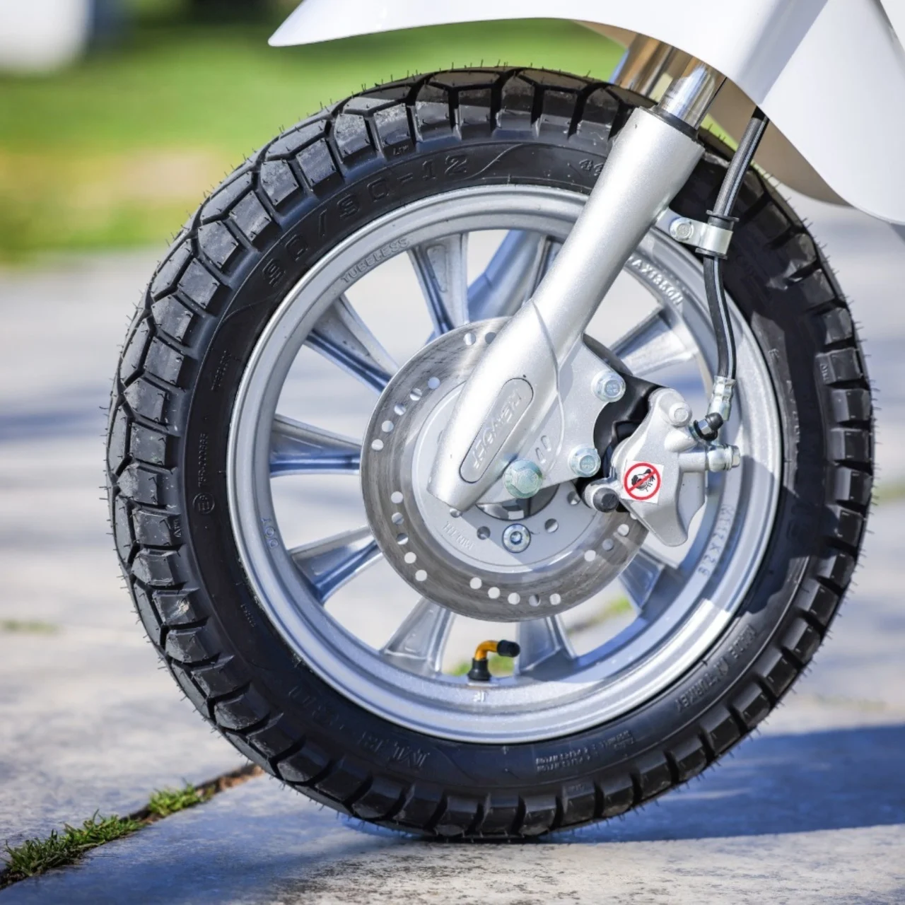 scuter benzina voltarom rs4 alb 45 km h 50 cc 2 94cp euro5 in 4 timpi11751.webp